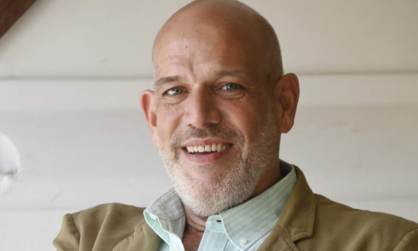 "Todo lo que no te compré en París": Fernando Pistilli lanza un poemario visceral y amoroso - OviedoPress