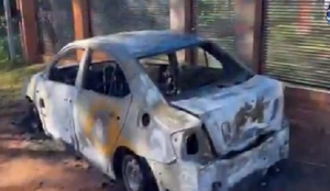 Mujer incendió el vehículo de la amante de su pareja - Noticiero Paraguay