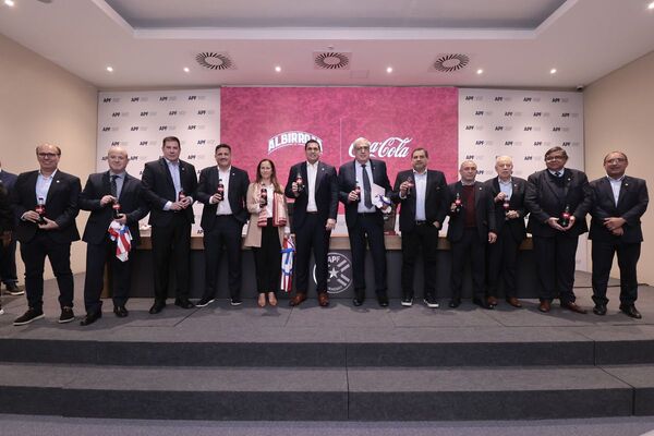 Coca-Cola PARESA renueva su compromiso con el f煤tbol paraguayo
