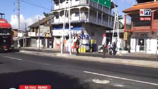 Enorme bache causó accidente sobre Acceso Sur