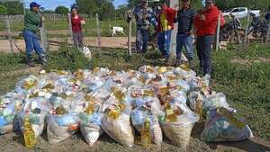 SEN entrega 23 kilos de alimentos a cada familia aislada de zonas rurales de Fuerte Olimpo - Noticias del Chaco - ABC Color