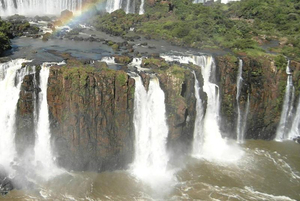 Caudal de agua de las Cataratas del Yguazú se redujo considerablemente - La Clave