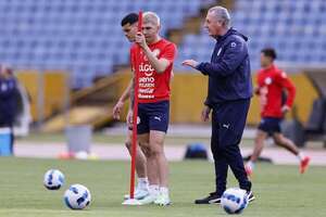 Gustavo Alfaro sobre la ausencia de Enciso: “Se casa hoy, el sábado se suma” - Selección Paraguaya - ABC Color