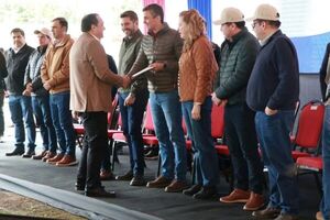 Salud anuncia centro nefrológico y transfiere fondos a municipios durante el Día de Gobierno en Caazapá