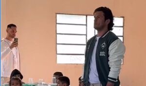 Nelson Haedo compartió con los peques a los que ayuda su fundación en San Joaquín