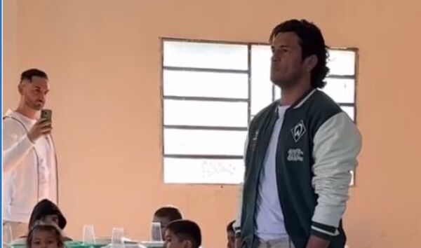 Nelson Haedo compartió con los peques a los que ayuda su fundación en San Joaquín