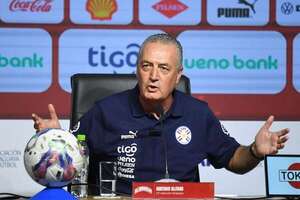 Gustavo Alfaro respalda a Damián Bobadilla tras acusación de supuesta xenofobia - Selección Paraguaya - ABC Color