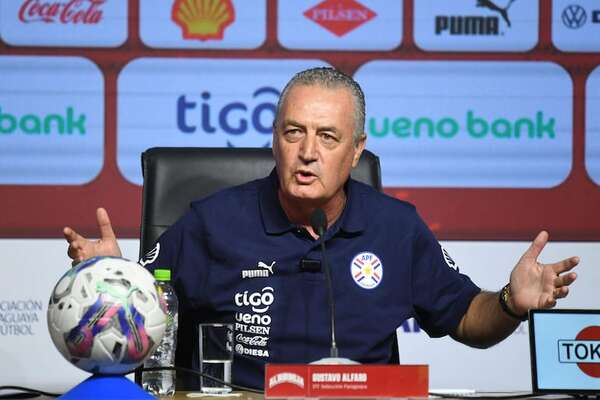 Gustavo Alfaro respalda a Damián Bobadilla tras acusación de supuesta xenofobia - Selección Paraguaya - ABC Color