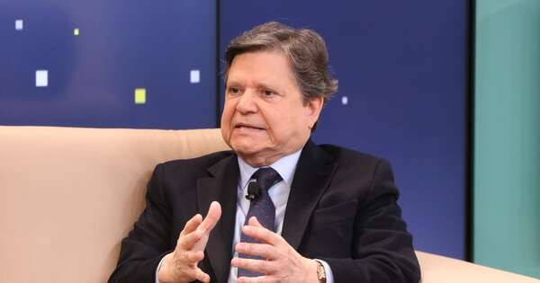 La Nación / “No se puede obstruir el control del Estado sobre el manejo del dinero”, dice Acevedo