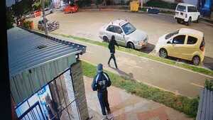 Cámaras captaron el momento en que un adolescente mató a un delivery - trece