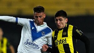 Vélez gana el Grupo H tras sellar ante Peñarol un empate con sabor a victoria