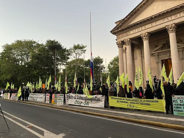 Educación inclusiva: docentes marchan para exigir rubros e infraestructura - Nacionales - ABC Color