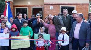 Gobierno entrega 101 viviendas a familias de Caazapá