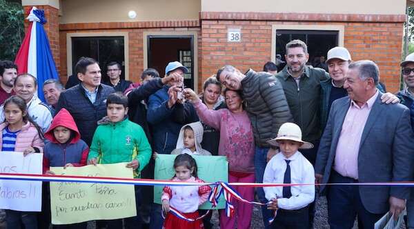 Gobierno entrega 101 viviendas a familias de Caazapá