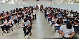 Estudiantes de escasos recursos podrán acceder a becas por primera vez para el tercer ciclo - La Clave