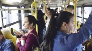 Colectivos chatarras hacen pasar friazo a los pasajeros