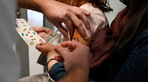 EEUU deja de recomendar vacunas COVID en niños y embarazadas, Paraguay ya evalúa - Noticiero Paraguay