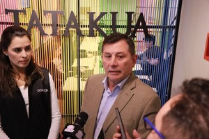 Visita parlamentaria recoge experiencias de empresa modelo en transición de mipymes - 1000 Noticias