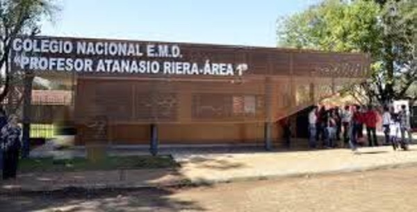 Alumno llevó dos armas en la escuela y armó escándalo