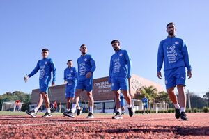La Albirroja se moviliza en Ypané de cara al juego ante Uruguay | Unicanal