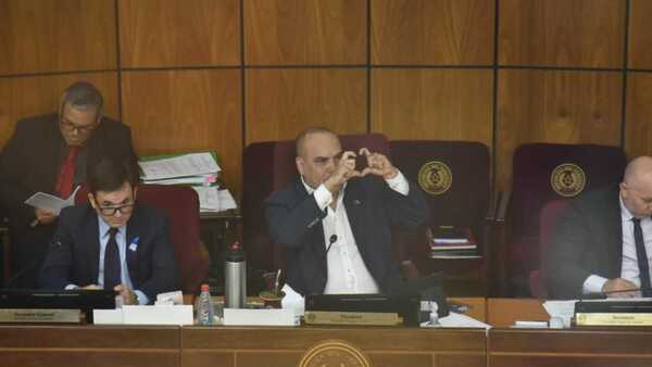 Bachi Núñez: “Prieto debe cebarle el tereré a Hugo Javier”