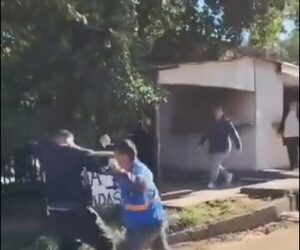 (VIDEO)¡Agente de la Patrulla Caminera y conductor se agarraron a tongazos!