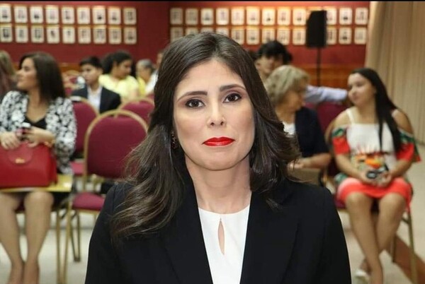 Elevan a juicio causa a exjueza y actuario por supuesto cobro irregular de G 6.000.000 - El Observador