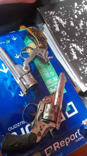 Encuentran armas de fuego en la mochila de un alumno en colegio de Ciudad del Este - ADN Digital