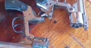 Diario HOY | Susto en colegio: descubren a alumno con dos armas dentro de su mochila