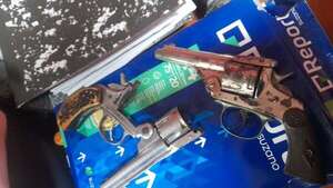 Incautan dos armas de fuego del poder de un alumno en colegio de Ciudad del Este - ABC en el Este - ABC Color
