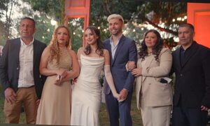¡La foto familiar de Enciso, con su flamante esposa, sus papás y sus suegros!