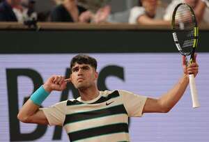 Alcaraz termina con la resistencia de Dzumhur y se mete en octavos de Roland Garros - Polideportivo - ABC Color