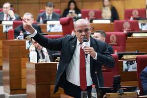 Raúl Benítez acusa a “Bachi” de actuar delictivo y al cartismo de ser un “grupo de serpientes” - Política - ABC Color