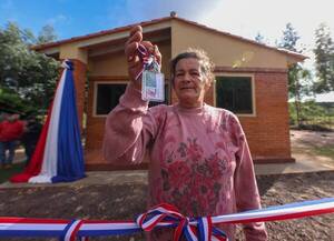 Caazapá: 42 familias acceden a la vivienda propia en Pindo'i - 1000 Noticias