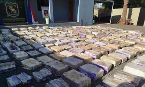 (Video) Llevaba apenami 3.000 kilos de marihuana en un camión y le pillaron