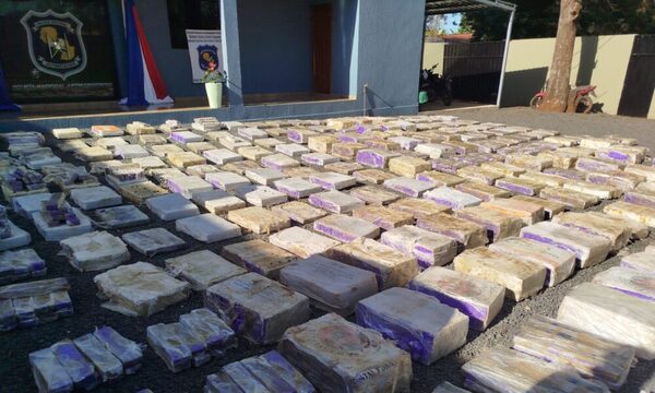 (Video) Llevaba apenami 3.000 kilos de marihuana en un camión y le pillaron