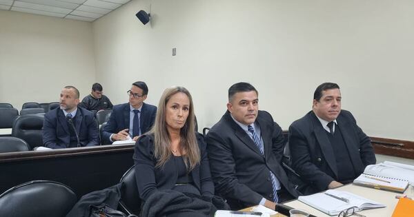 La Nación / Comenzó juicio para militar, su esposa y abogado por intentar meter celular para Tío Rico