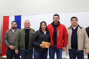 Vicepresidente Alliana encabezó acto de entrega de 522 becas universitarias de la EBY a jóvenes de Ñeembucú
