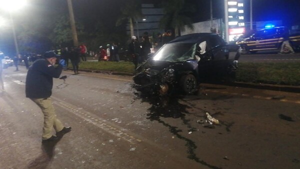 Joven de 18 años muere al chocar contra un camión estacionado en Ciudad del Este