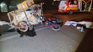 Hernandarias: motociclista muere tras chocar por un carrito reciclador - trece