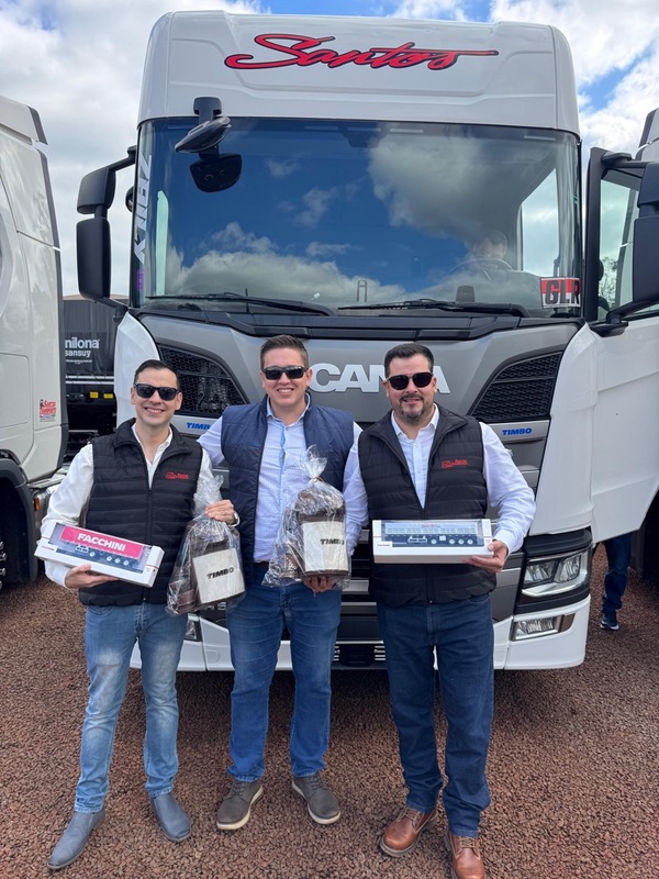 Grupo TIMBO entregó 12 camiones SCANIA R500 y 13 semirremolques FACCHINI a Santos Transportes en Encarnación - Amigo Camionero