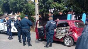 Supuesto tortolero huye de la Policía, atropella ocho vehículos en su fuga y termina detenido