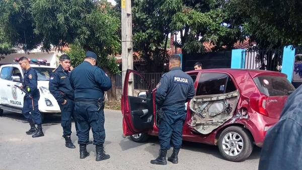 Supuesto tortolero huye de la Policía, atropella ocho vehículos en su fuga y termina detenido