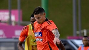 Colombia sufre baja de Jhon Córdoba y llama a Santos Borré