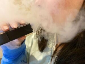Vapeadores: riesgos y daños para la salud según experto