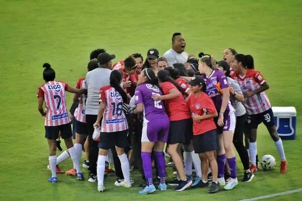 ¡¿“Vendían” sus partidos?! Se comieron seis goles, echaron a la DT y ¡se desató el escándalo!