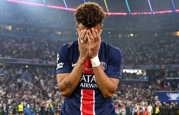 Versus / Désiré Doué, el joven prodigio ya se codea con los grandes