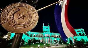El Palacio de Gobierno se ilumina de verde por el día contra el abuso sexual infantil  - Nacionales - ABC Color