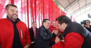 La Nación / Cartes pide trabajar por la gente ante pedidos de reelección en ANR