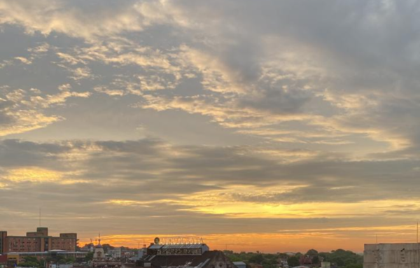 Domingo frío a fresco con cielo parcialmente nublado
